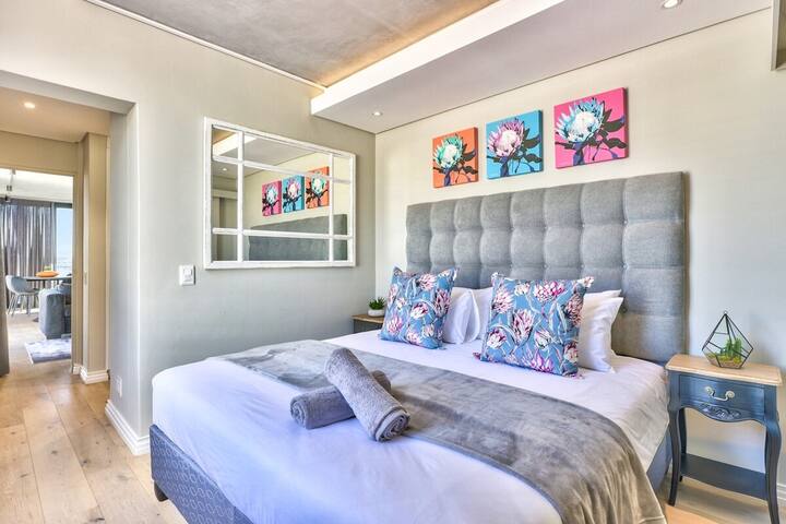 Chic Apartment with Wrap Around Balconies & Views gallery image 5