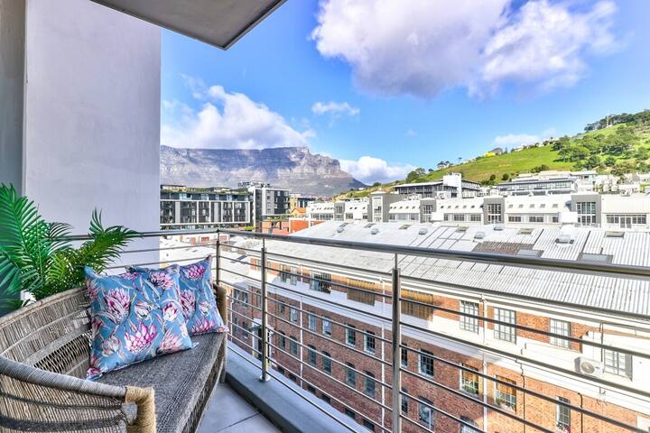 Chic Apartment with Wrap Around Balconies & Views