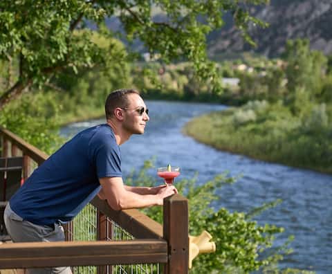 RiverfrontEscape, A/C, HotTub, MediaRm&RiverTubes!