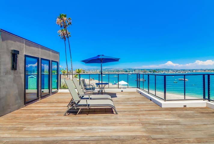 Modern WaterFront House * 2 Levels * 4 Parking