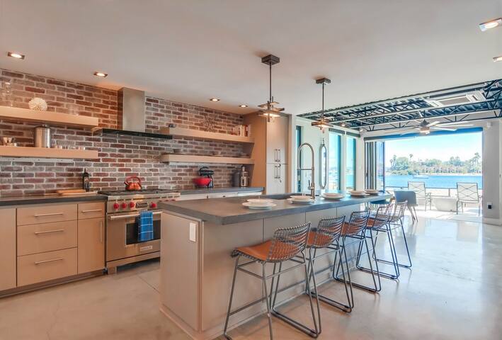 Modern WaterFront House * 2 Levels * 4 Parking gallery image 5