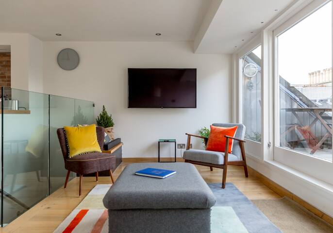 Castle View! 3 bedroom luxury Grassmarket duplex gallery image 5