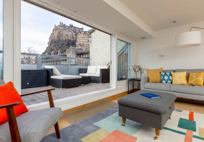 Castle View! 3 bedroom luxury Grassmarket duplex