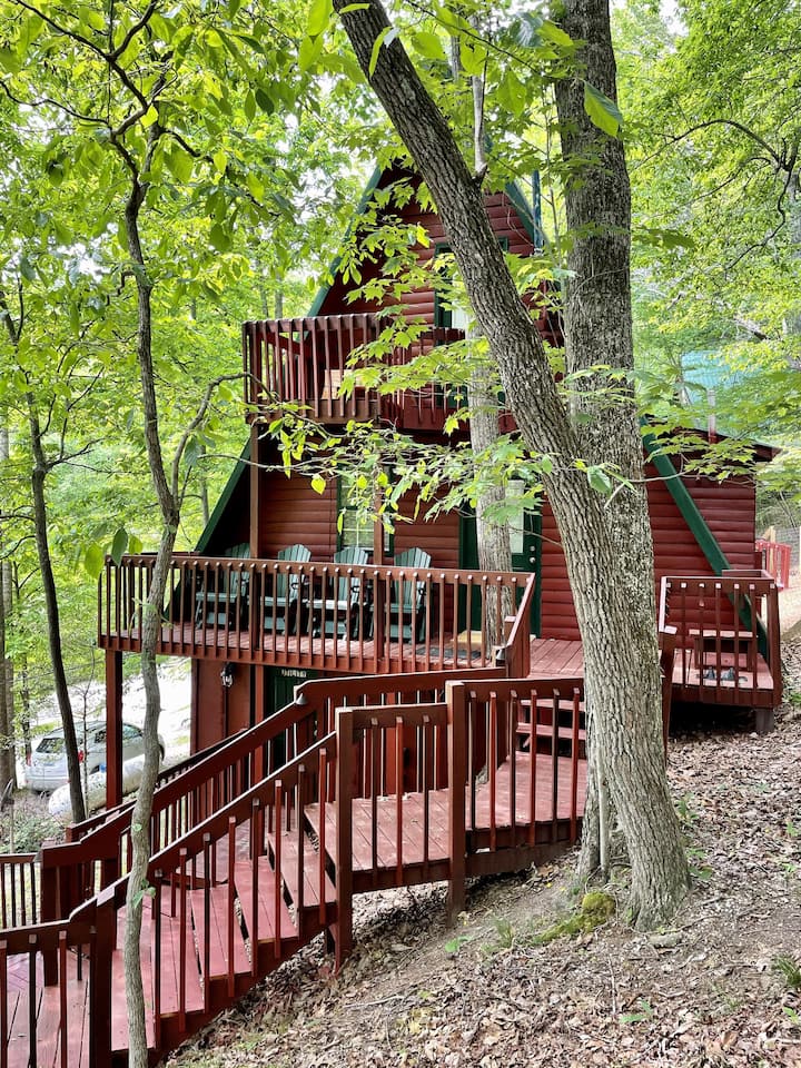 Chalet Style Cabin With Loft Bedroom, Hot Tub And Internet - Kentucky