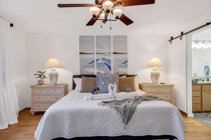 Glavna spavaća soba - bračni krevet (širine 180 - 200 cm)