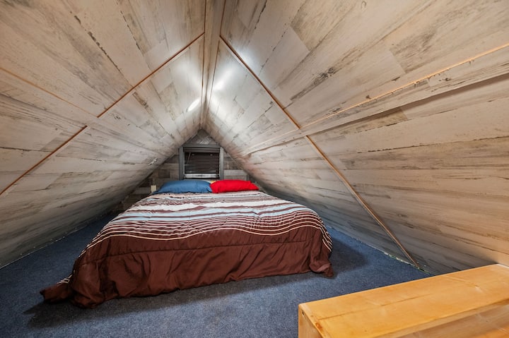Bed loft 1 - queen
