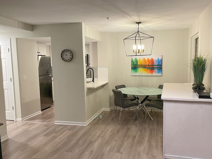 Modern Whistler Village Condo, Parking Included. - Whistler