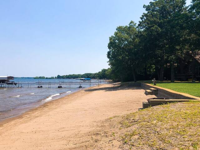 Amazing Beach, Three Season Porch, & Much More! gallery image 4