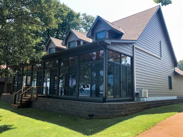 Amazing Beach, Three Season Porch, & Much More! gallery image 5