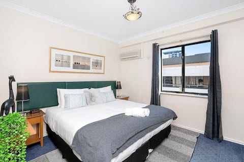 Top performing Airbnb: 46 Central Perth 2BR Private Retreat- Pool &Parkng in East Perth
