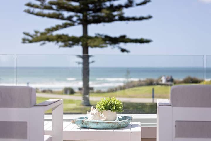 Beachside Blue - Stunning Ocean Views - Mount Maunganui