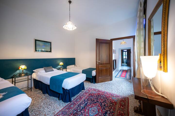 Premier apartment 150m away fro Rialto gallery image 4