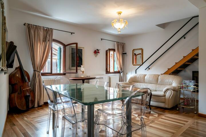 Duplex with the rooftop step away Piazza S. Marco gallery image 3