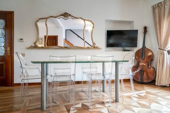 Duplex with the rooftop step away Piazza S. Marco gallery image 2