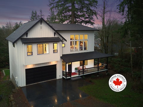 Luxurious Gateway to Trails, Peaks & Panoramas