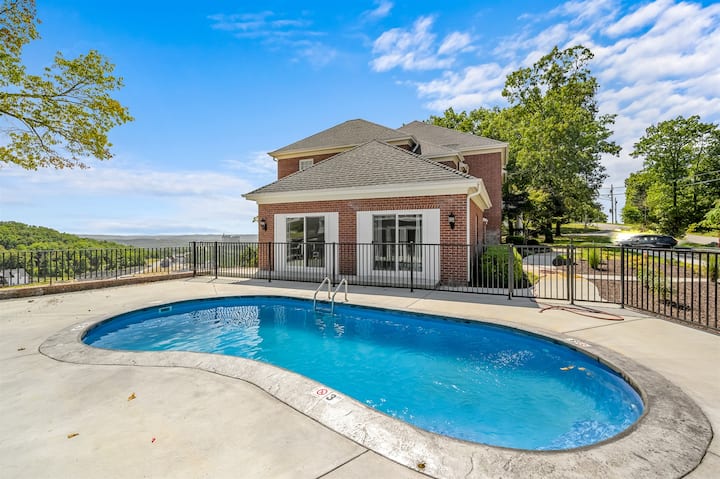 Lakeviews, Indoor/outdoor Pools, Hottub & Fire Pit - Branson