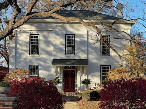 909 & Vine Photo Worthy Home With Pool & Hot Tub