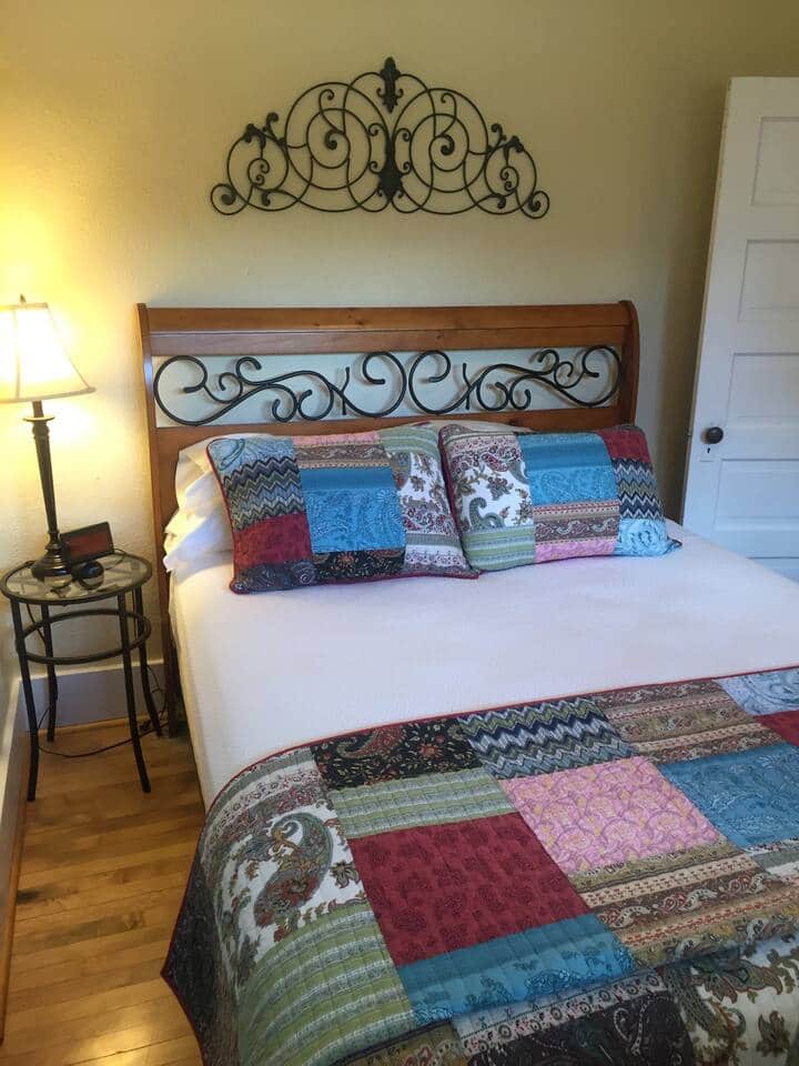 Брачен кревет (широк 150 - 179 см)