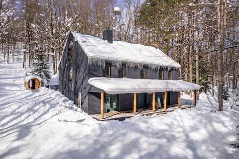 Hot-tub/Sauna/Reno/Private A+ Location!