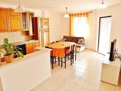Three-Bedroom Apartment Stefanija
