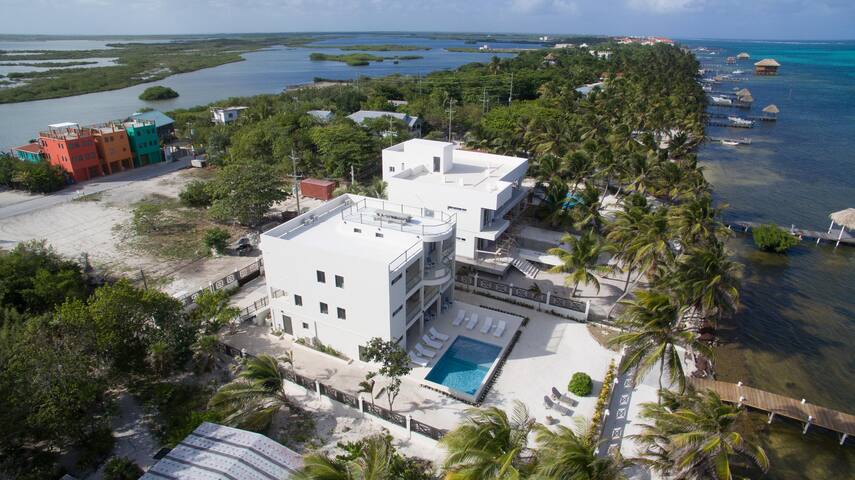 Luxurious Beachfront Villa with Pool, Boat & Capt. gallery image 4