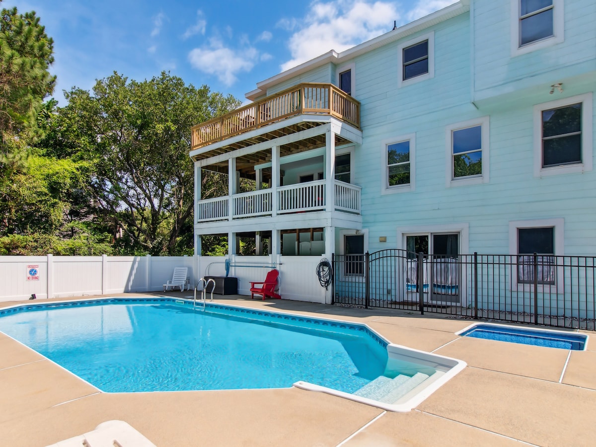 Olive The Beach: Walk to Beach, Pool, Hot Tub OBX