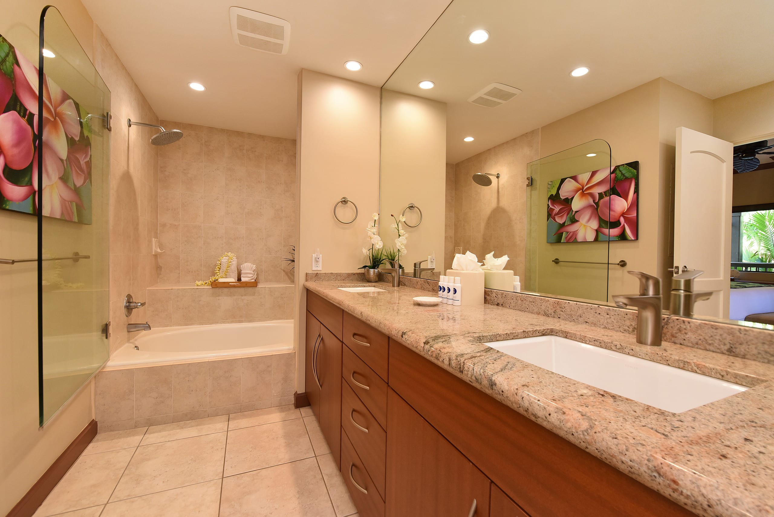 Condo in Lahaina · ★4.87 · 2 bedrooms · 2 beds · 2 baths - Image 12