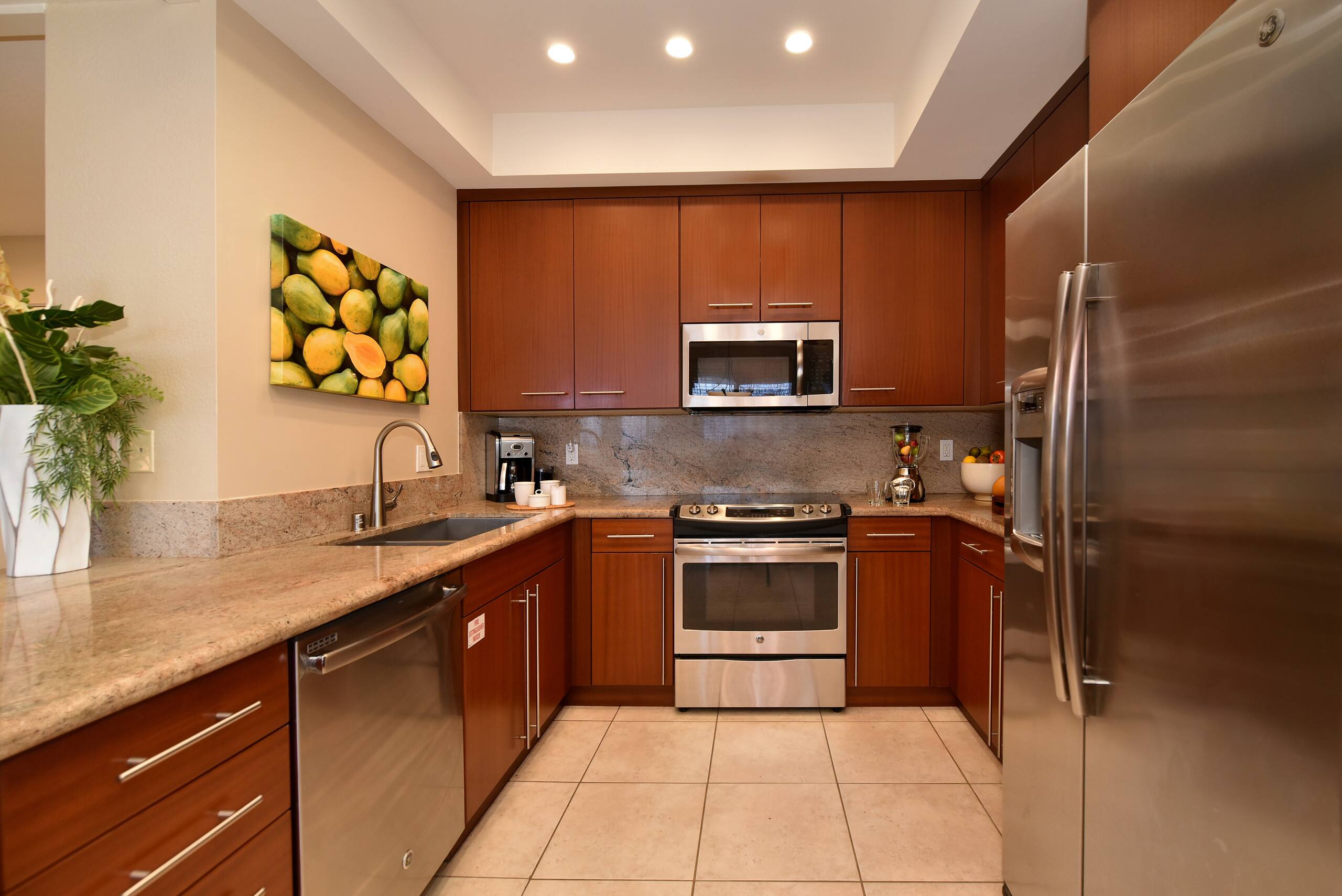 Condo in Lahaina · ★4.87 · 2 bedrooms · 2 beds · 2 baths - Image 2