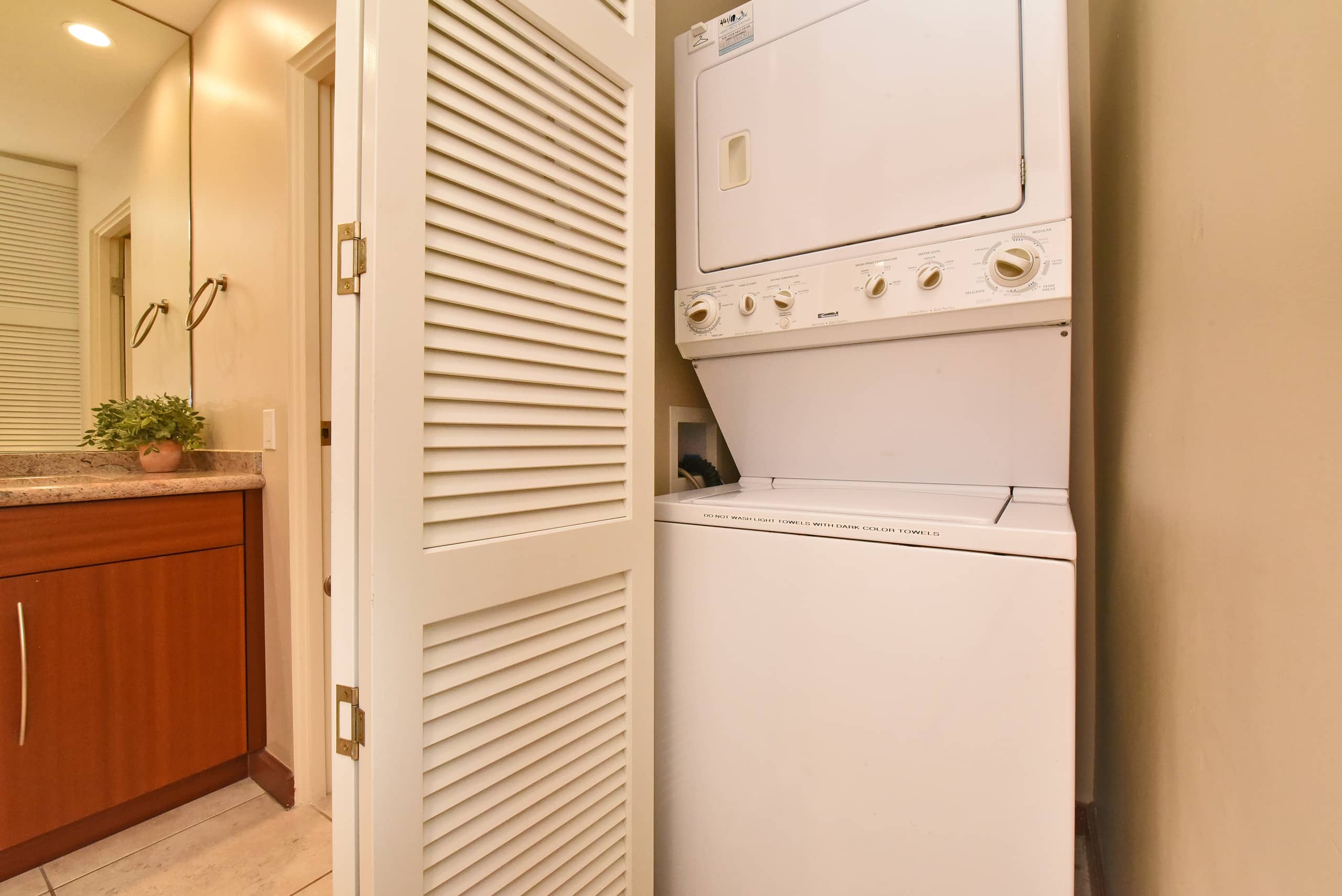Condo in Lahaina · ★4.87 · 2 bedrooms · 2 beds · 2 baths - Image 25