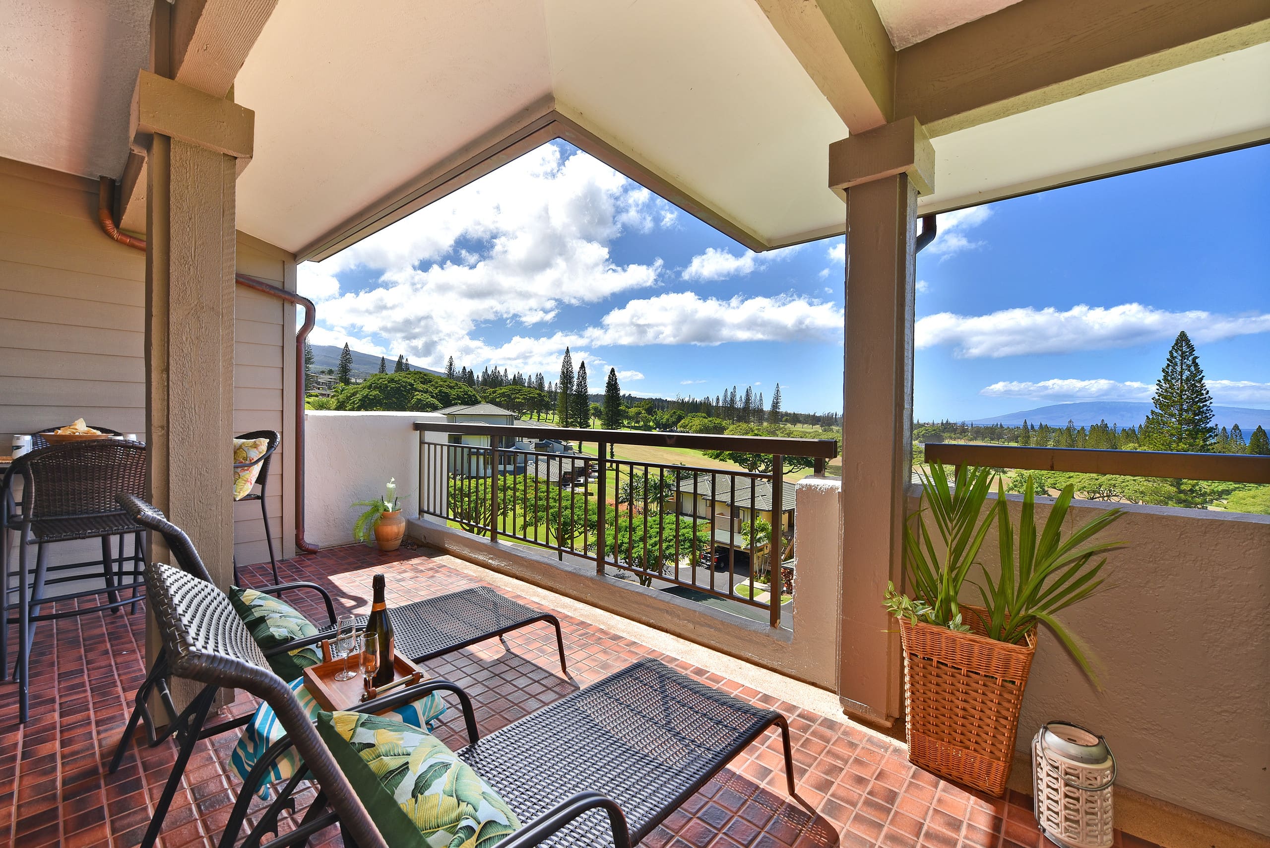 Condo in Lahaina · ★4.87 · 2 bedrooms · 2 beds · 2 baths - Image 21