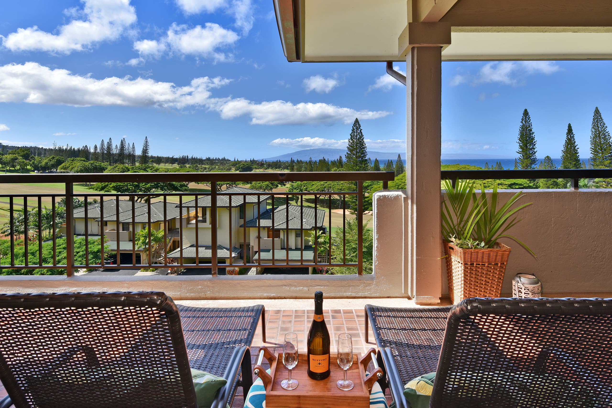 Condo in Lahaina · ★4.87 · 2 bedrooms · 2 beds · 2 baths - Image 18