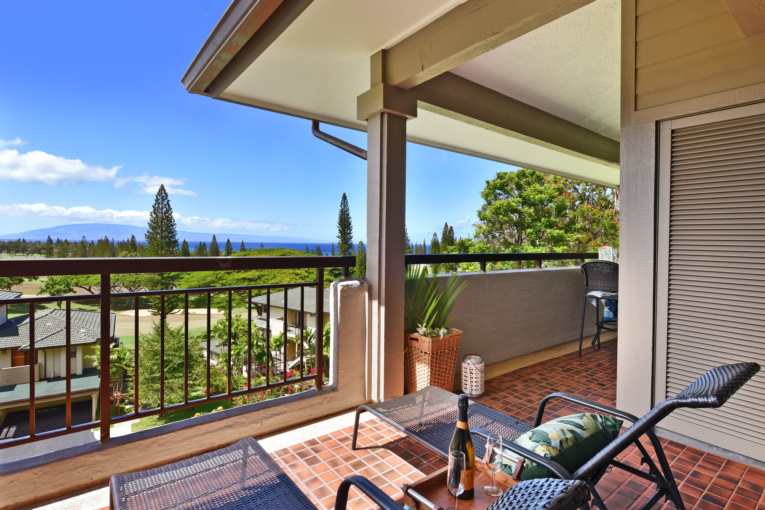 Condo in Lahaina · ★4.87 · 2 bedrooms · 2 beds · 2 baths - Image 20