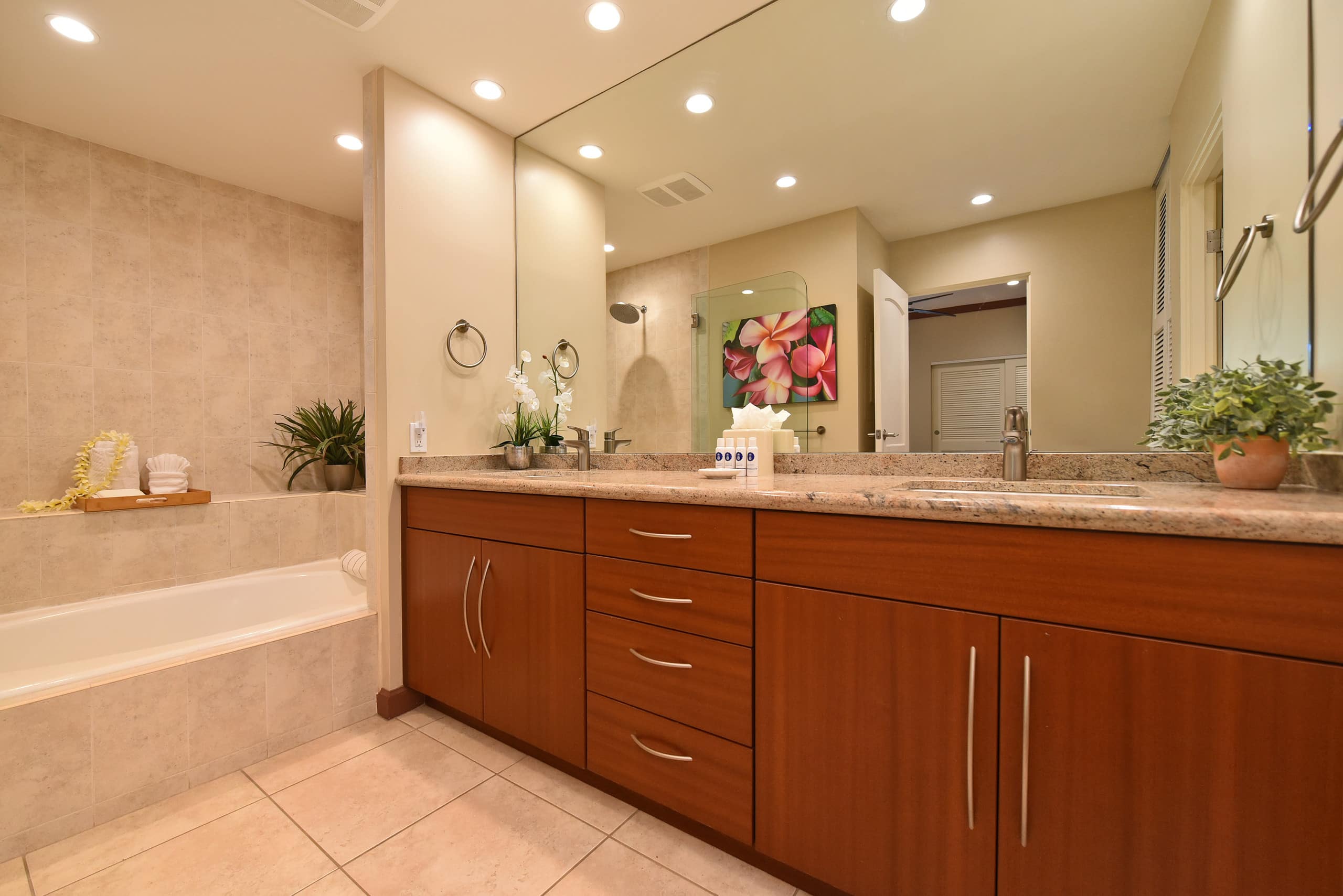 Condo in Lahaina · ★4.87 · 2 bedrooms · 2 beds · 2 baths - Image 15