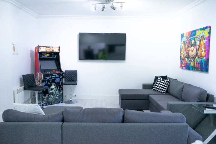 403 – Lovely Old Quebec Free Parking