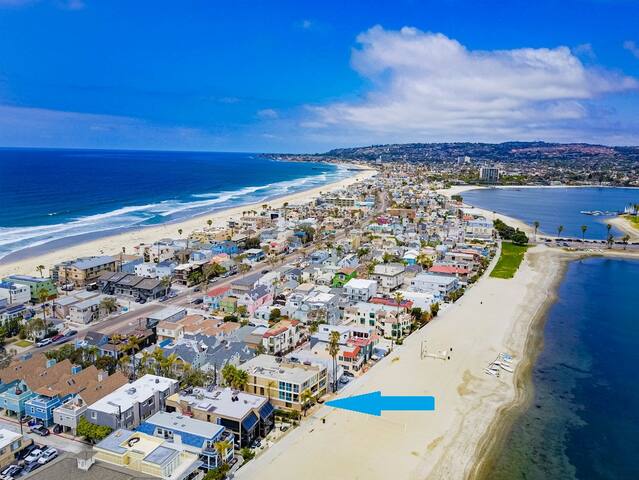 3 Levels of Water Front • A/C • 5 Outdoor Spaces gallery image 2