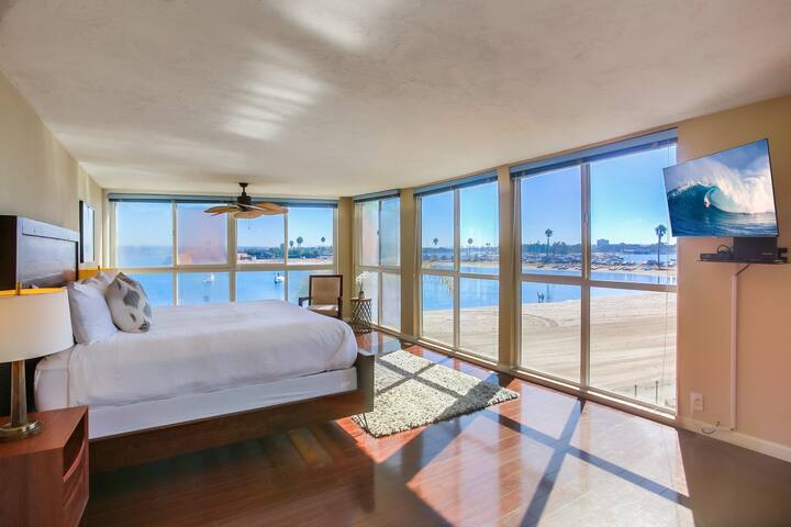 3 Levels of Water Front • A/C • 5 Outdoor Spaces gallery image 3