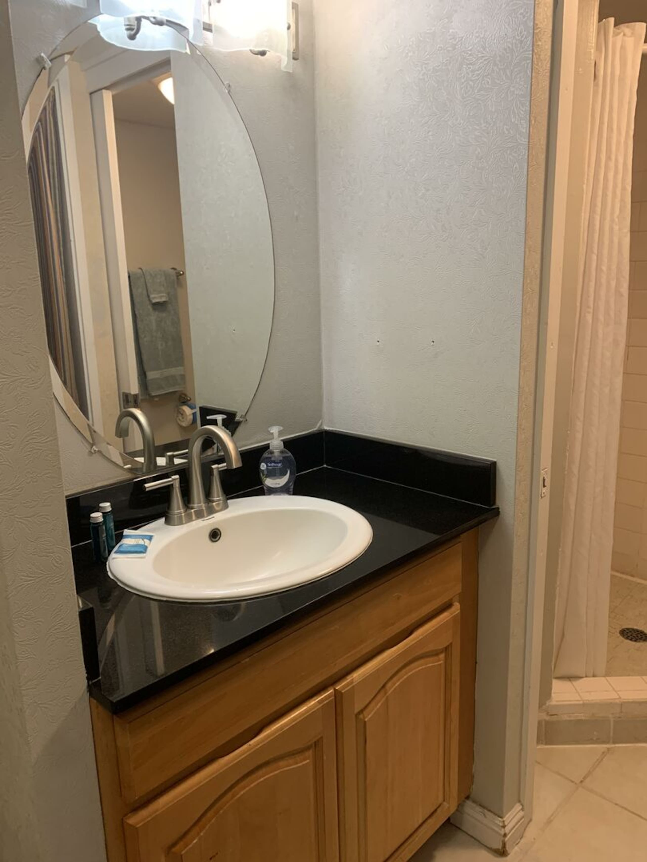 Condo in Honolulu · ★4.64 · 1 bedroom · 1 bed · 1 bath - Image 8