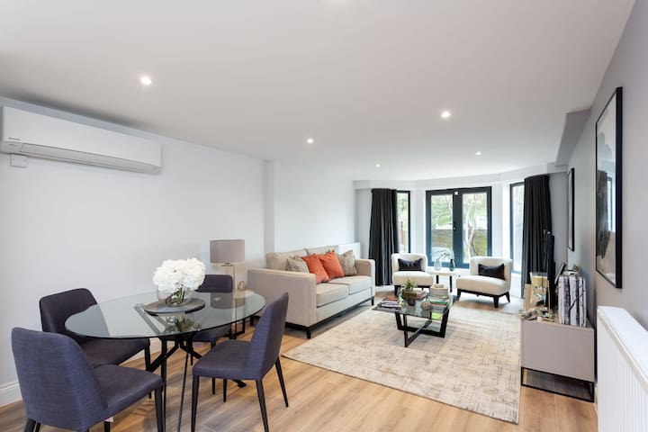 Elegant 2BD Apartment in Earls Court