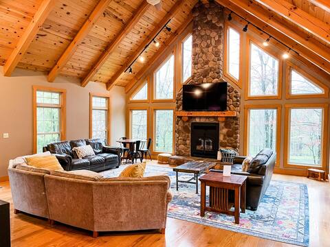 Private luxury Lodge w/ pond and woods- sleeps 20