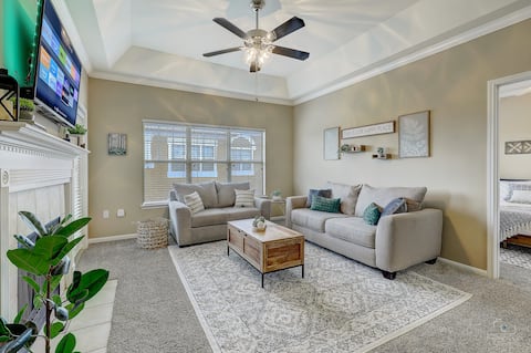 King Bed+Pool, Spa|Near Cosm Grandscape & Frisco!
