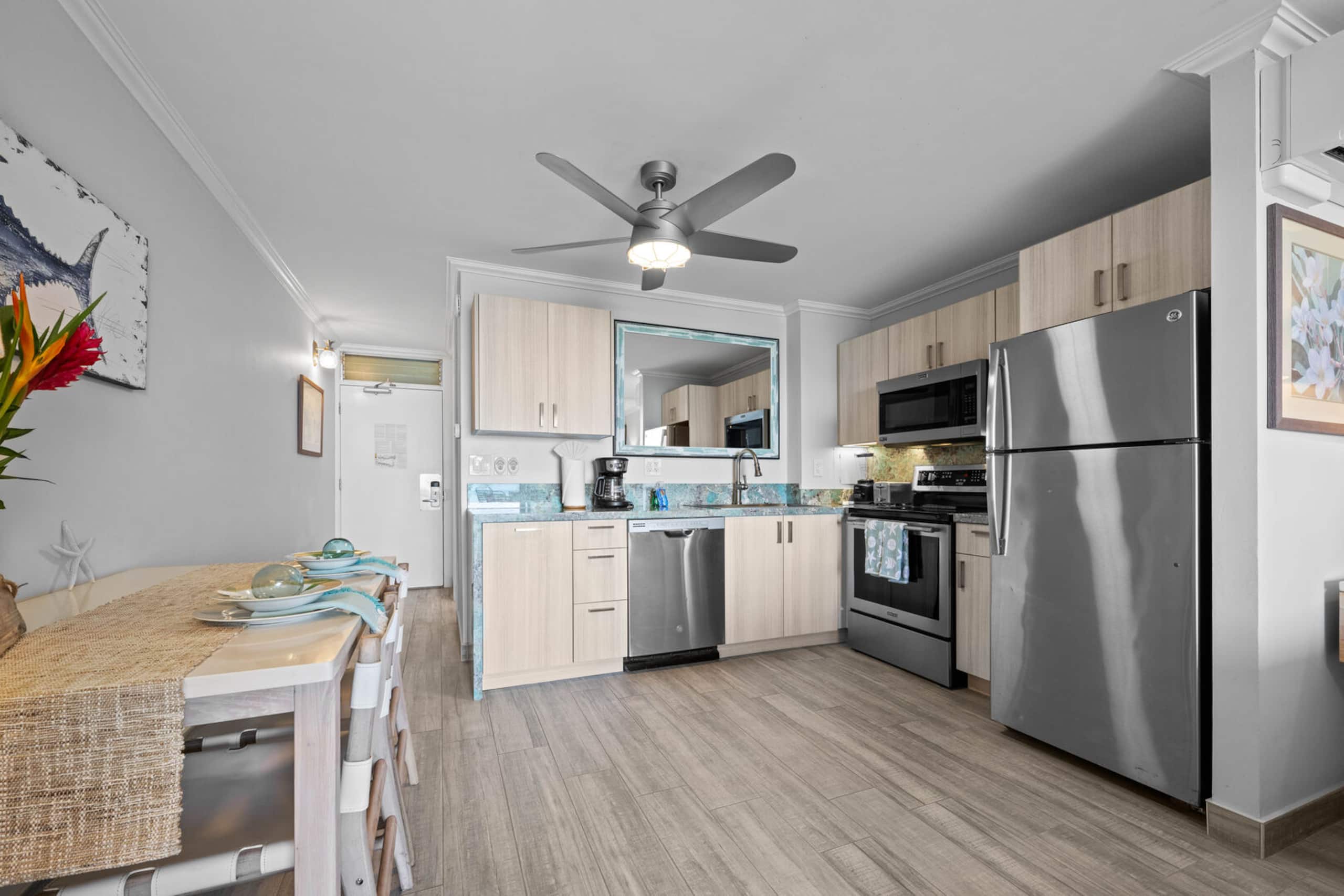 Condo in Lahaina · ★4.8 · Studio · 2 beds · 1 bath - Image 2