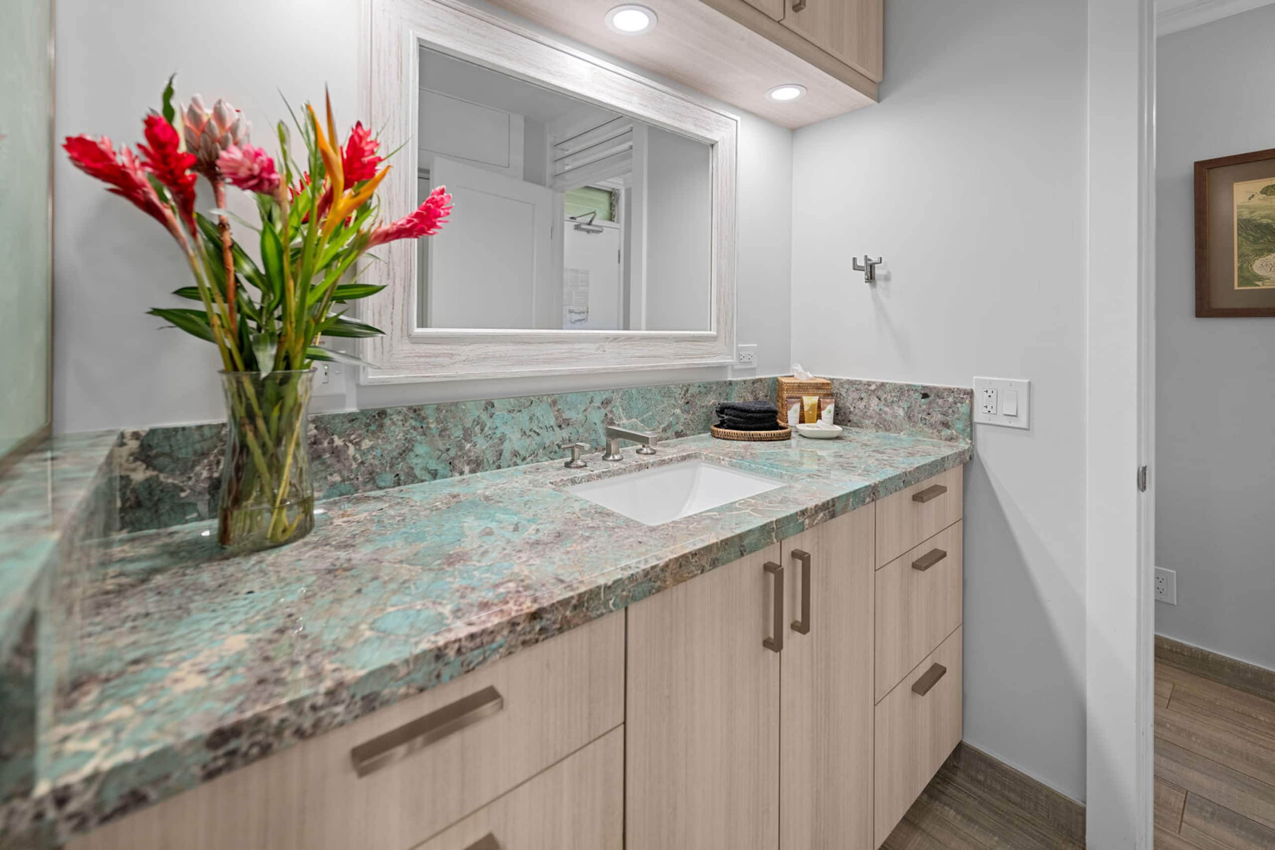 Condo in Lahaina · ★4.8 · Studio · 2 beds · 1 bath - Image 7