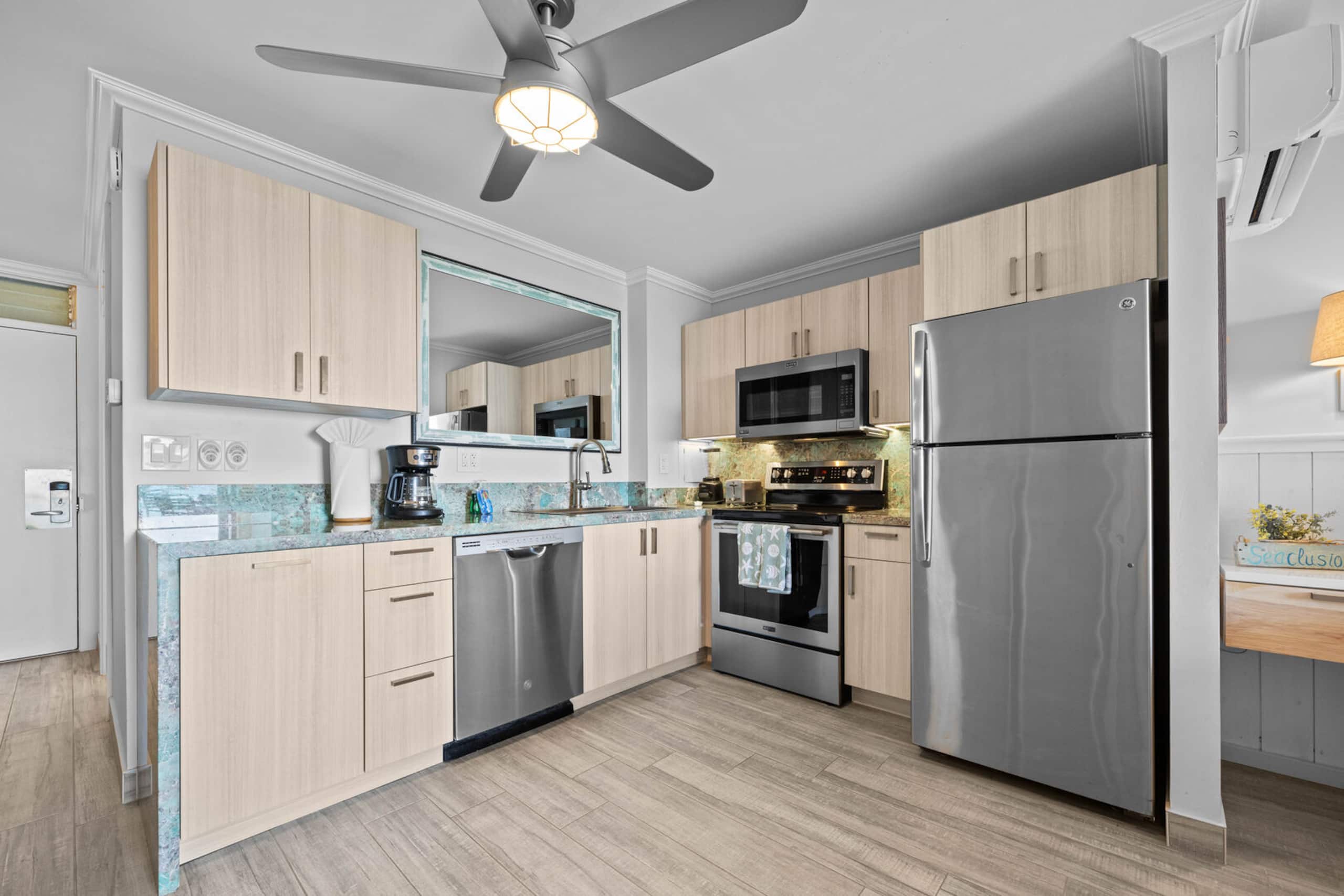 Condo in Lahaina · ★4.8 · Studio · 2 beds · 1 bath - Image 3
