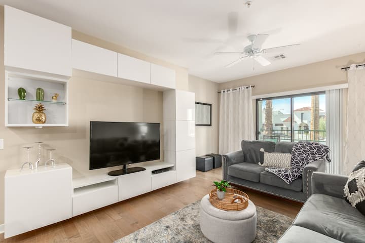 Luxury Condo In Ocotillo! Pool, Gym, Spa! Walkable - 챈들러
