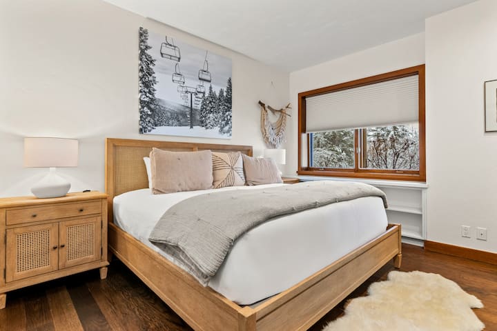 加大双人床卧室-下层（这间卧室没有船长双层床，这在3D之旅中可以看到。）