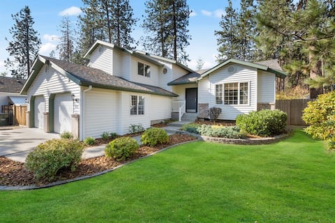 Family Fun Treehouse Game Room Jacuzzi near CDA