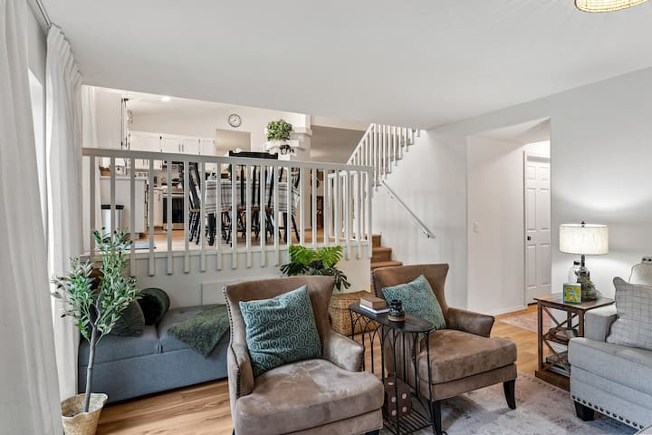 Umgangatho ovulekileyo wale ndawo yeholide eqeshisayo uvumela iqela lakho lonke ukuba lisasazeke lize lifumane indawo yalo. Ilungele iintsapho namaqela abahlobo.