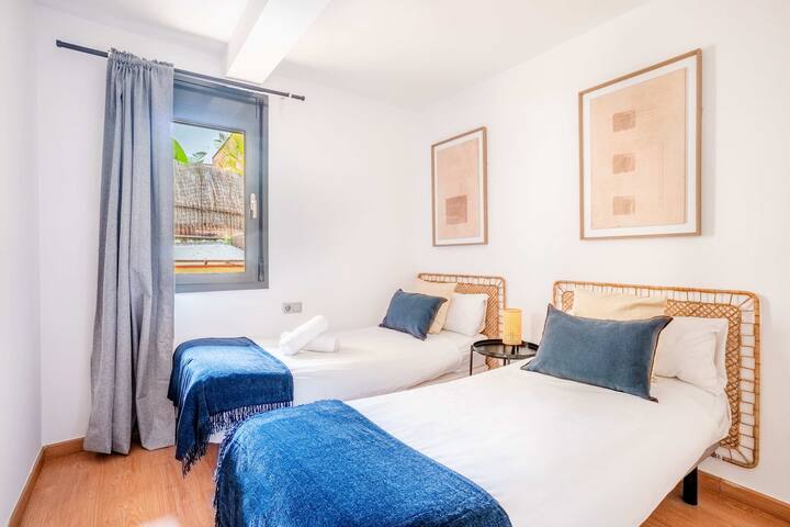 Pl Universitat Comfortable 3BD with private patio gallery image 5