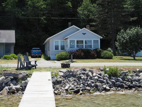 The Bright and Breezy - Lakefront with Spa!
