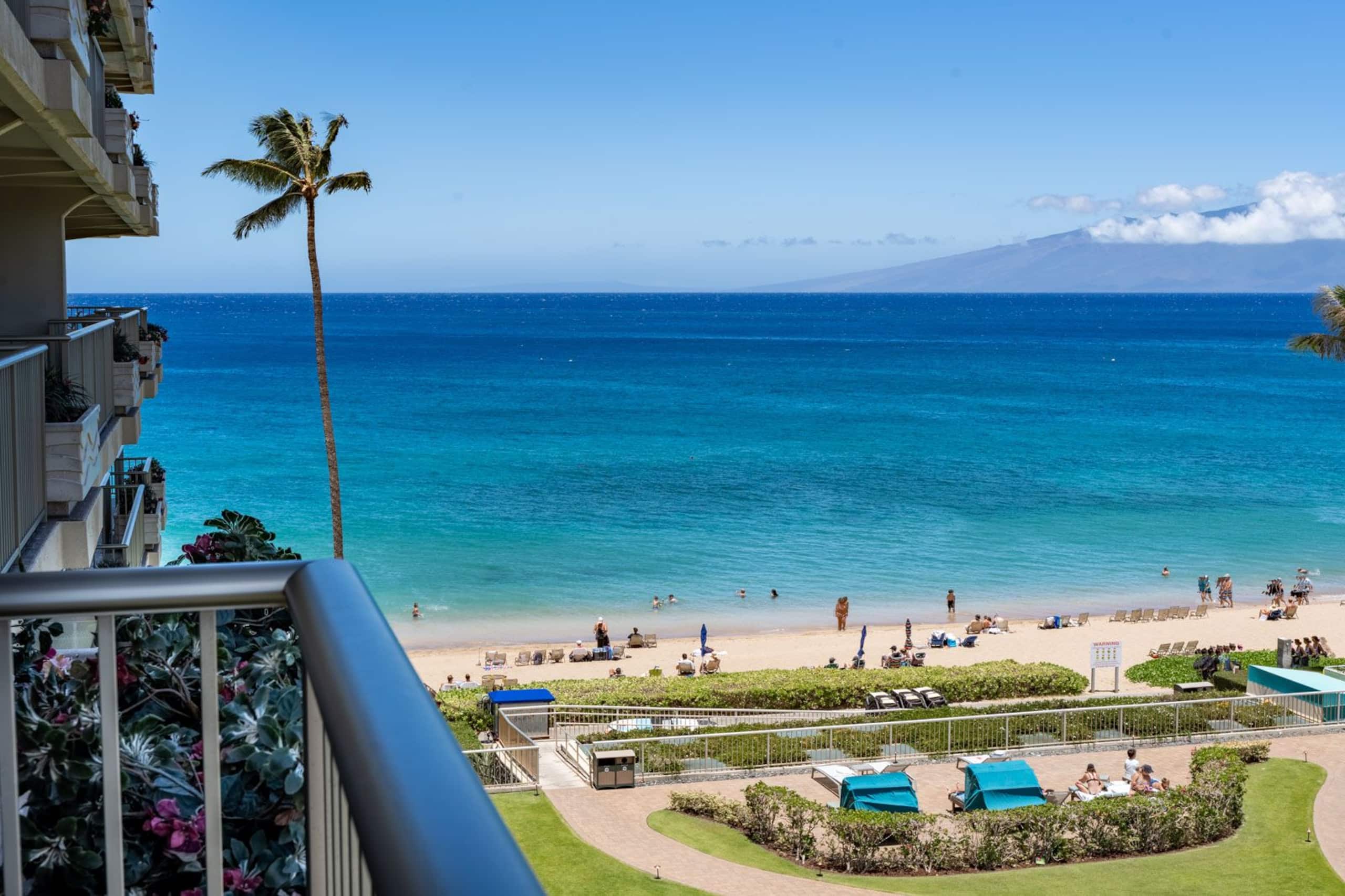 Condo in Lahaina · ★4.84 · Studio · 2 beds · 1 bath - Image 3